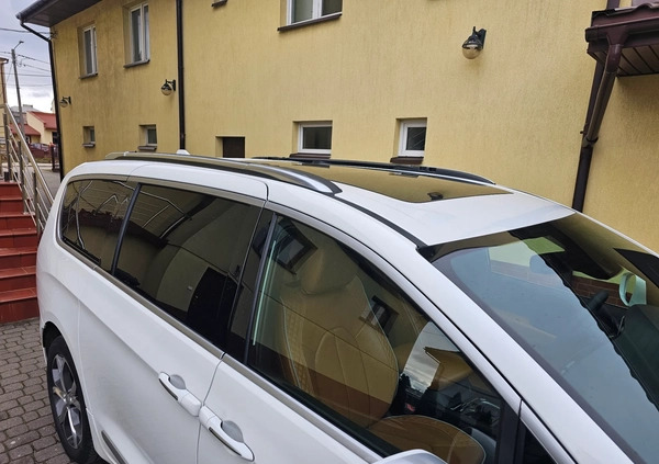 Chrysler Pacifica cena 271000 przebieg: 26167, rok produkcji 2022 z Słubice małe 781